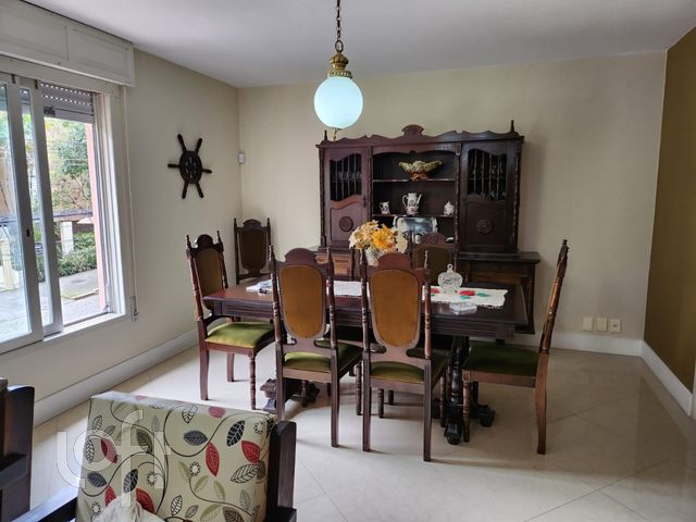 Casa com 360m², 3 dormitórios, 3 vagas, Petrópolis em Porto Alegre