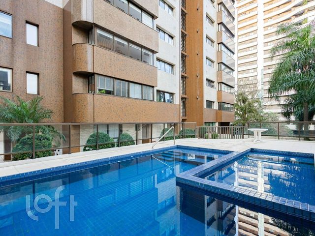Apartamento com 143m², 3 dormitórios, 1 suíte, 4 vagas, Petrópolis em Porto Alegre