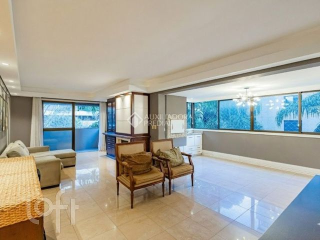 Apartamento com 143m², 3 dormitórios, 1 suíte, 4 vagas, Petrópolis em Porto Alegre