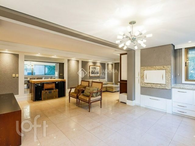 Apartamento com 143m², 3 dormitórios, 1 suíte, 4 vagas, Petrópolis em Porto Alegre