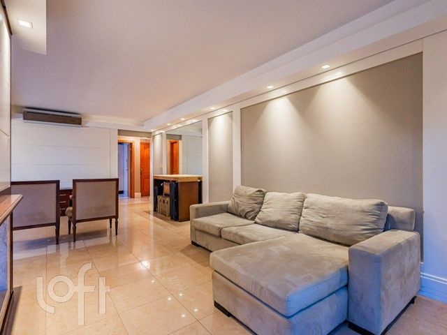 Apartamento com 143m², 3 dormitórios, 1 suíte, 4 vagas, Petrópolis em Porto Alegre