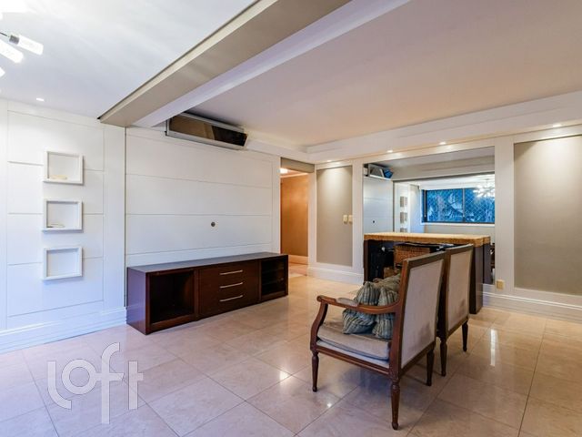 Apartamento com 143m², 3 dormitórios, 1 suíte, 4 vagas, Petrópolis em Porto Alegre