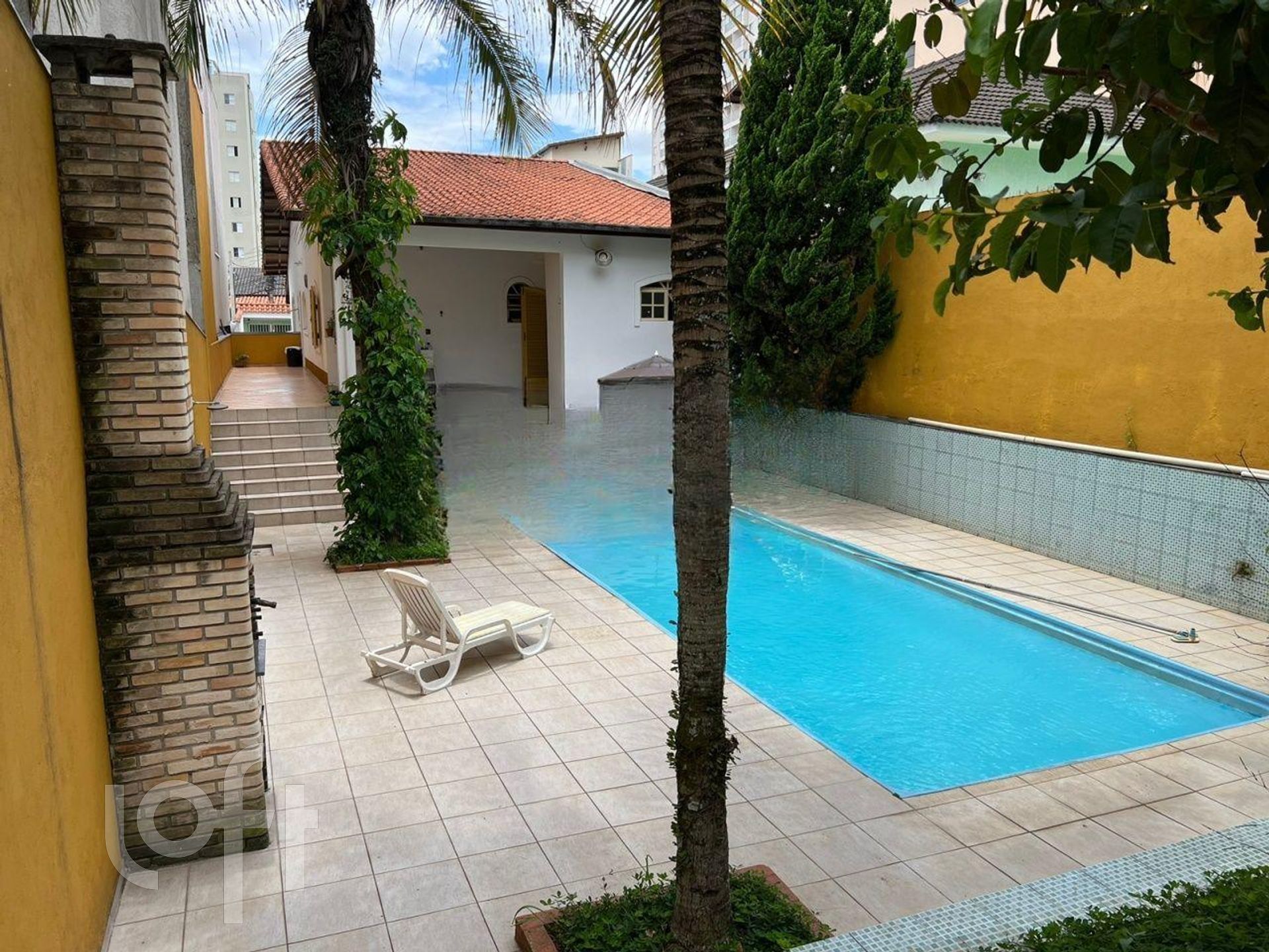 Casa à venda com 3 quartos, 300m² - Foto 1