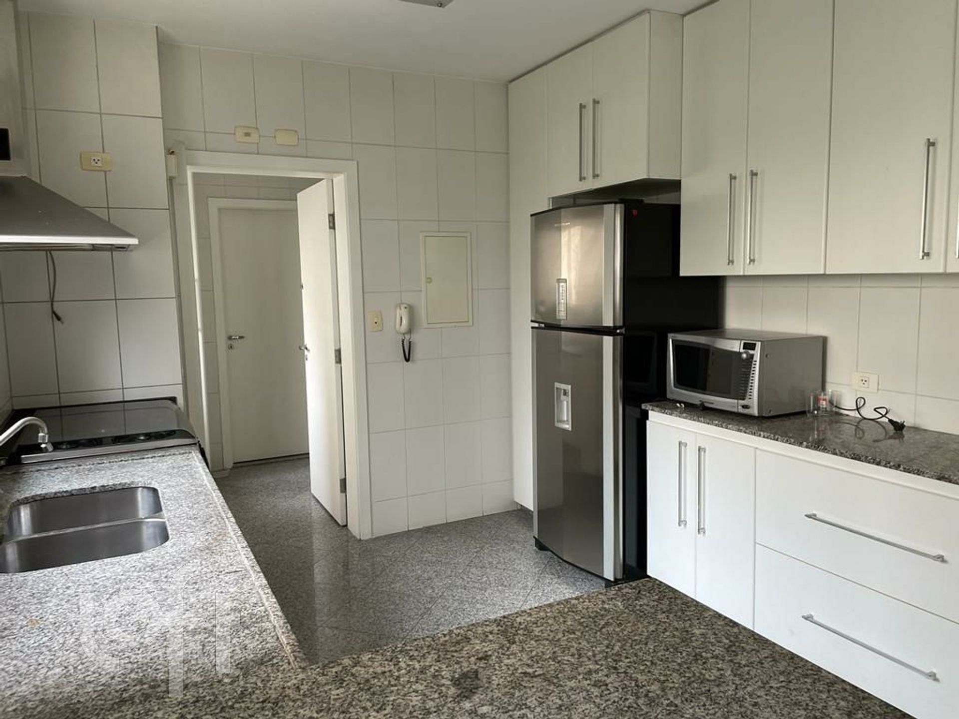 Apartamento à venda com 4 quartos, 220m² - Foto 4