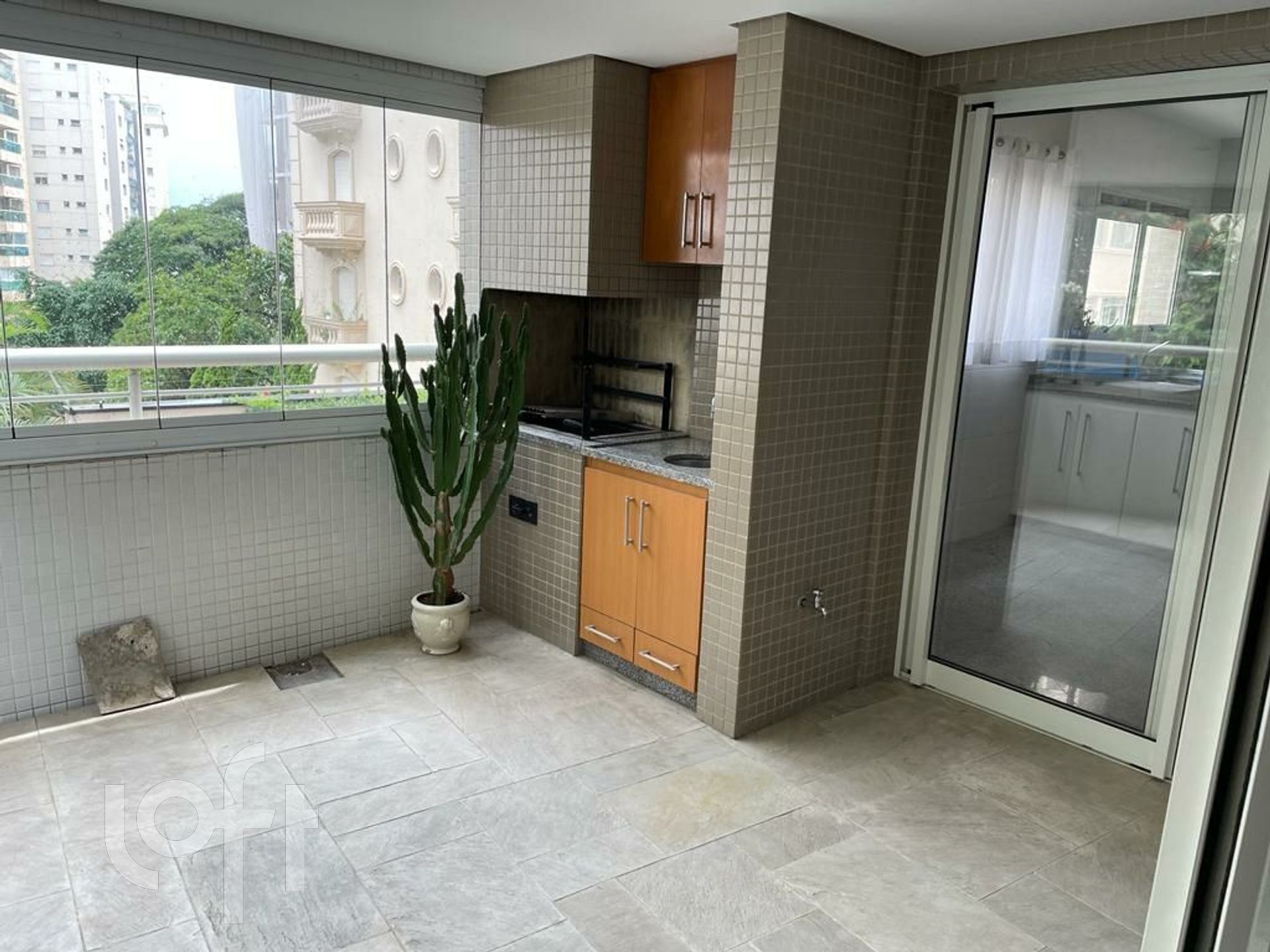 Apartamento à venda com 4 quartos, 220m² - Foto 1