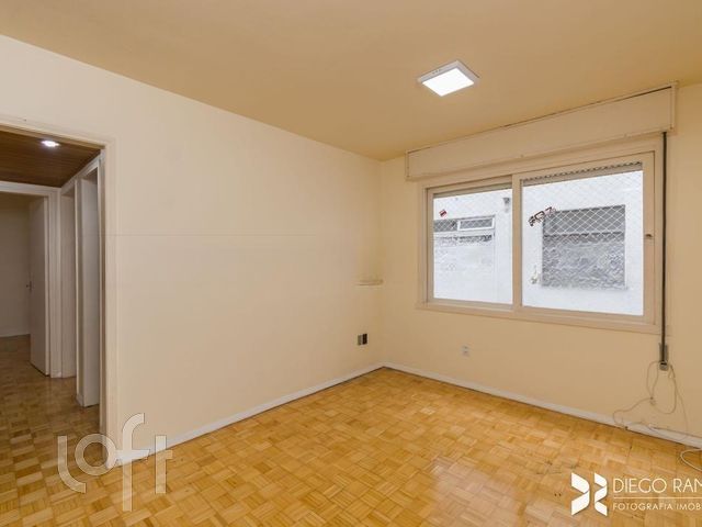 Apartamento com 60m², 2 dormitórios, 2 vagas, Independência em Porto Alegre