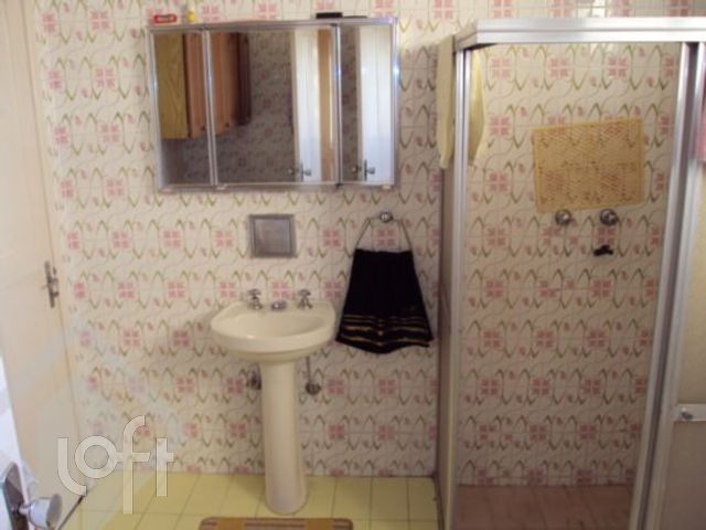 Casa com 276m², 3 dormitórios, 3 vagas, Higienópolis em Porto Alegre