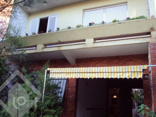 Casa com 276m², 3 dormitórios, 3 vagas, Higienópolis em Porto Alegre