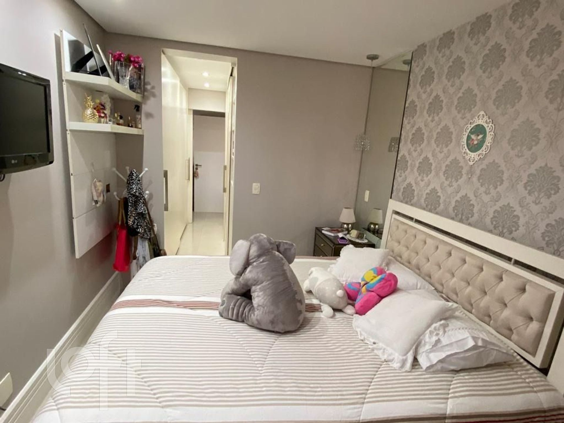 Apartamento à venda com 2 quartos, 70m² - Foto 3