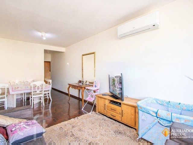 Apartamento com 110m², 3 dormitórios, 1 suíte, 1 vaga, Floresta em Porto Alegre