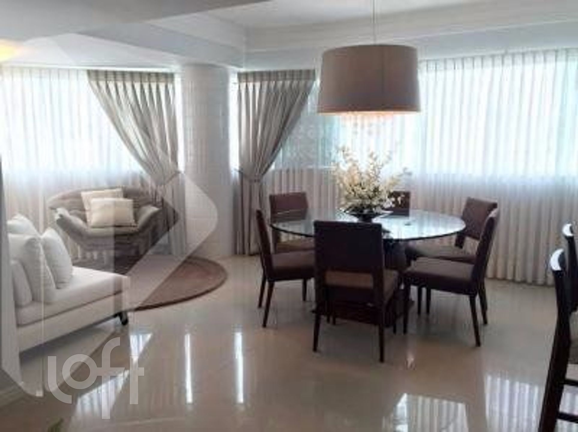 Apartamentos com 130m², 3 quartos, 3 suítes, 2 garagens, no bairro Centro em Balneário Camboriú