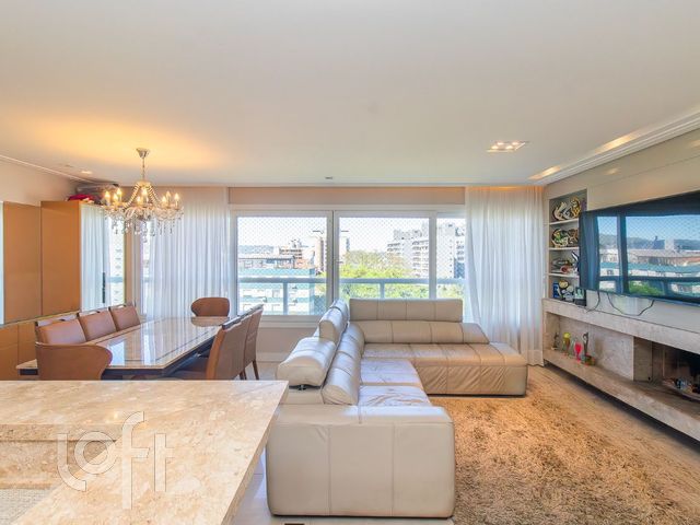 Apartamento com 137m², 3 dormitórios, 3 suítes, 2 vagas, Rio Branco em Porto Alegre