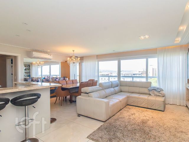 Apartamento com 137m², 3 dormitórios, 3 suítes, 2 vagas, Rio Branco em Porto Alegre