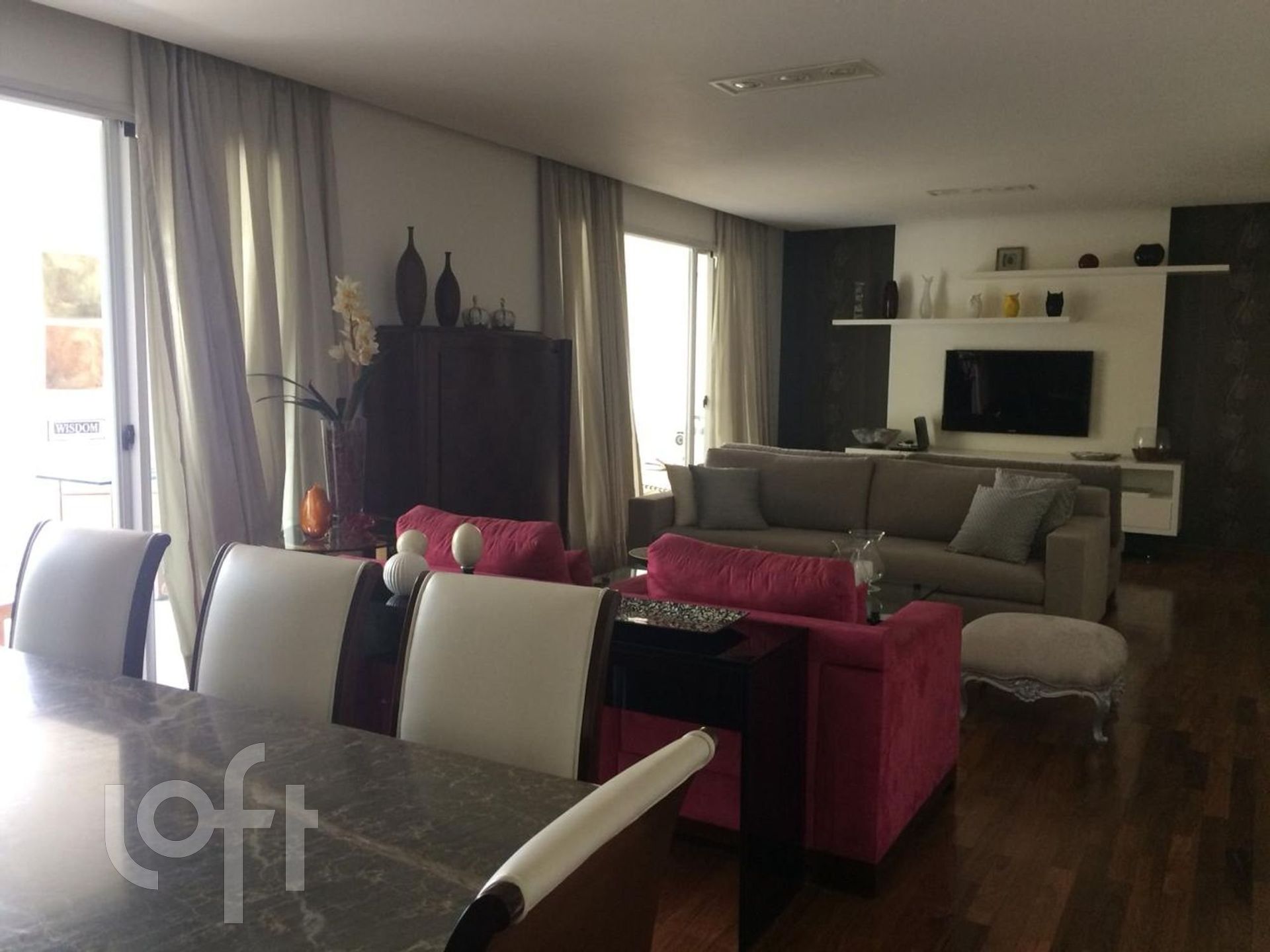 Apartamento à venda com 4 quartos, 216m² - Foto 1