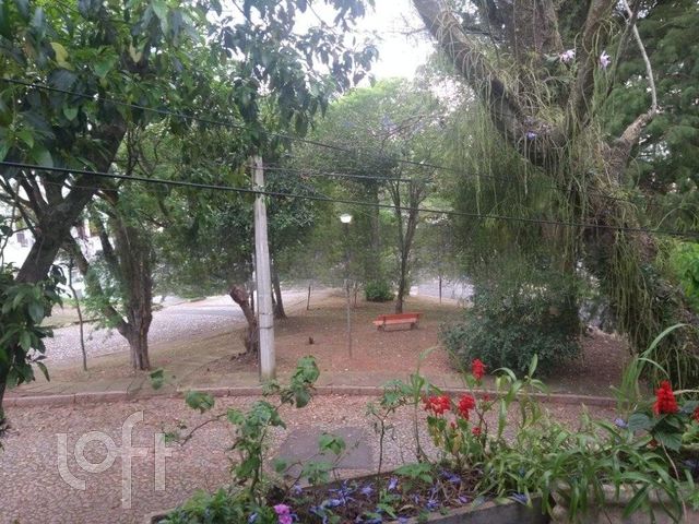 Casa com 330m², 6 dormitórios, 1 suíte, 6 vagas, Cristo Redentor em Porto Alegre