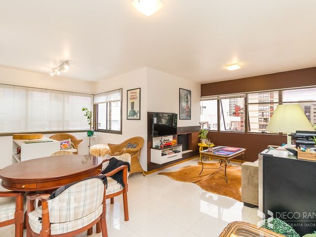 Apartamento com 86m², 2 dormitórios, 1 suíte, 2 vagas, Rio Branco em Porto Alegre