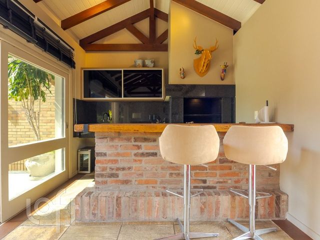 Apartamento com 303m², 4 dormitórios, 1 suíte, 2 vagas, Bela Vista em Porto Alegre