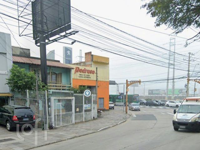 Casa com 321m², 2 vagas, Jardim Botânico em Porto Alegre