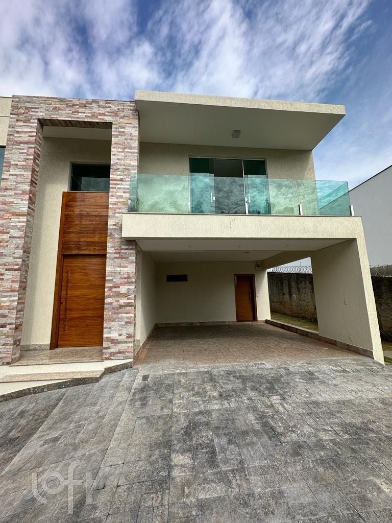 Casa à venda com 3 quartos, 200m² - Foto 2