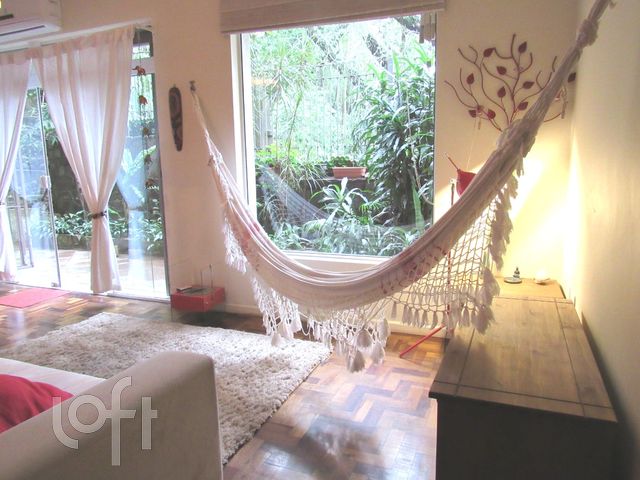 Apartamento com 104m², 3 dormitórios, 1 suíte, Moinhos de Vento em Porto Alegre