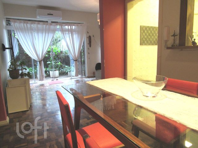 Apartamento com 104m², 3 dormitórios, 1 suíte, Moinhos de Vento em Porto Alegre