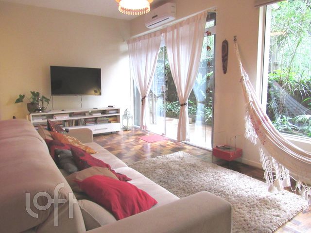 Apartamento com 104m², 3 dormitórios, 1 suíte, Moinhos de Vento em Porto Alegre