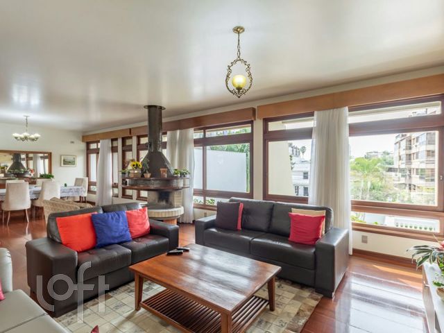 Casa com 600m², 5 dormitórios, 3 suítes, 6 vagas, Menino Deus em Porto Alegre