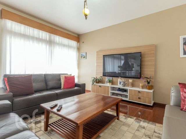 Casa com 600m², 5 dormitórios, 3 suítes, 6 vagas, Menino Deus em Porto Alegre