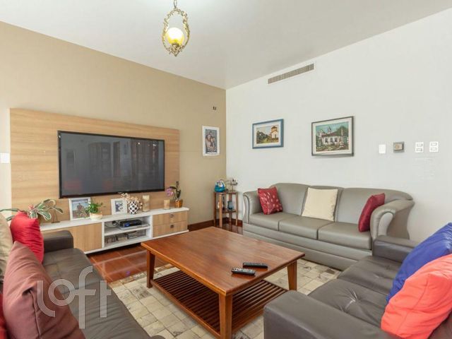 Casa com 600m², 5 dormitórios, 3 suítes, 6 vagas, Menino Deus em Porto Alegre