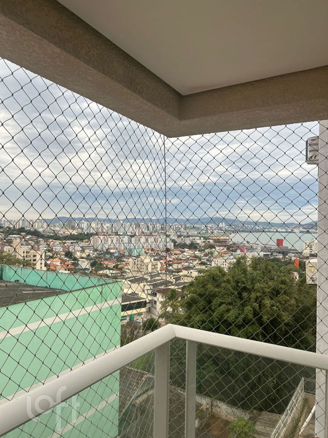 Apartamento à venda em Praia Comprida com 81 m², 3 quartos, 1 suíte, 1 vaga