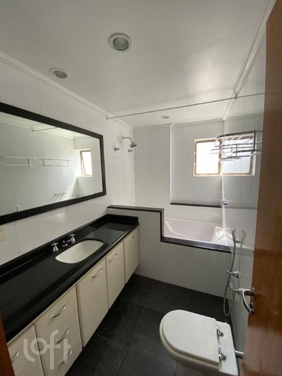 Apartamento à venda com 3 quartos, 124m² - Foto 2