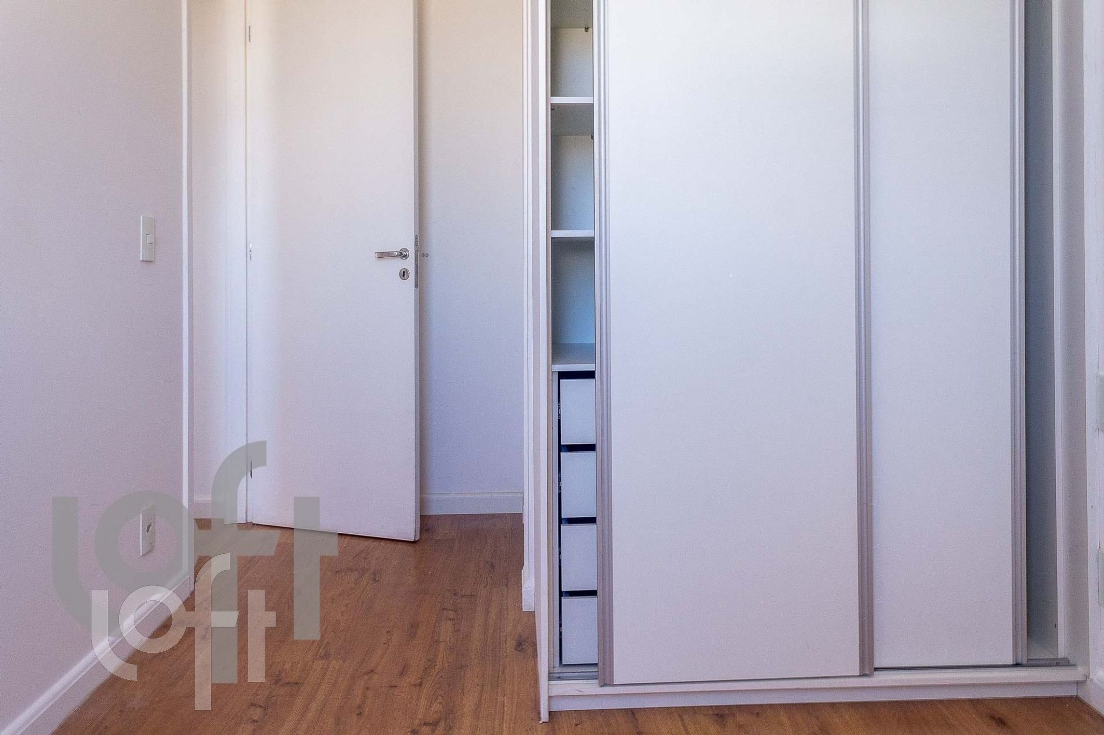 Apartamento à venda com 2 quartos, 58m² - Foto 4