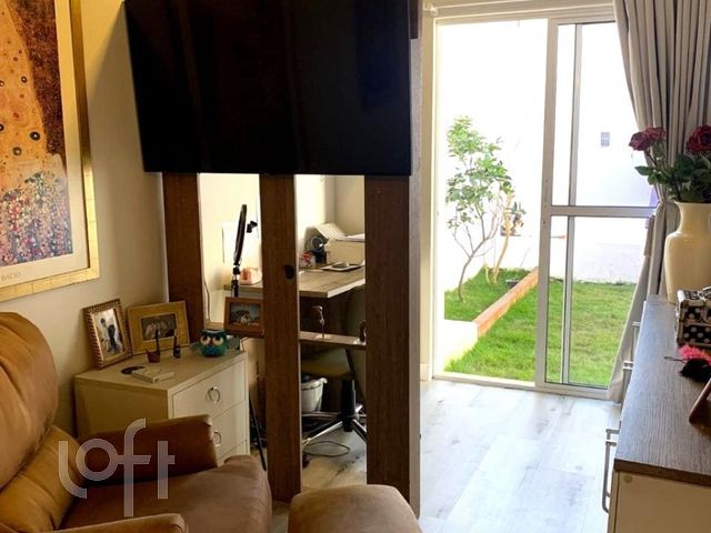 Casa com 90m², 2 dormitórios, 2 vagas, Vila Ipiranga em Porto Alegre