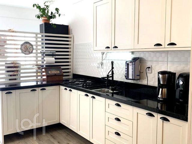 Casa com 90m², 2 dormitórios, 2 vagas, Vila Ipiranga em Porto Alegre