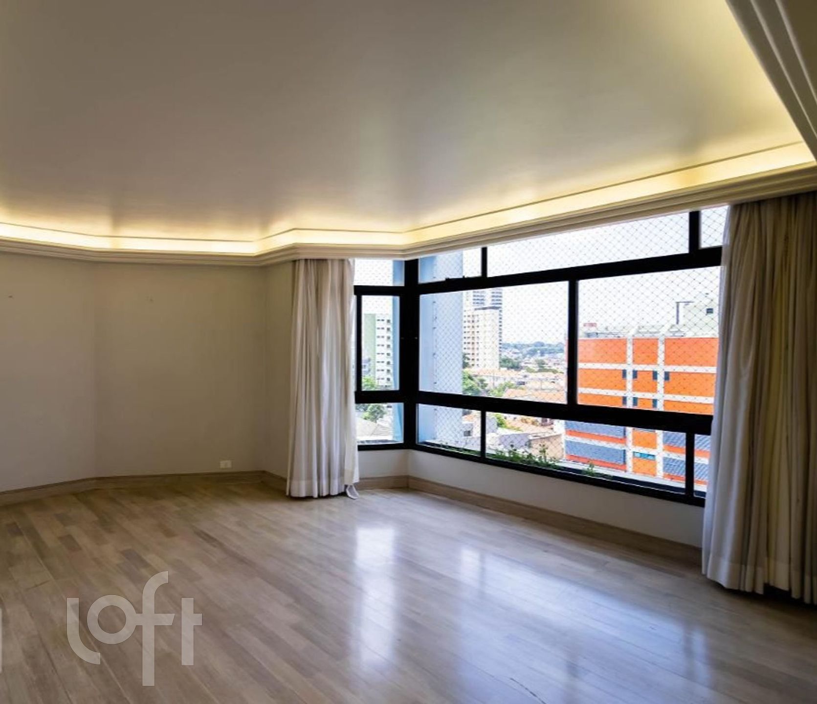 Apartamento à venda com 4 quartos, 200m² - Foto 1