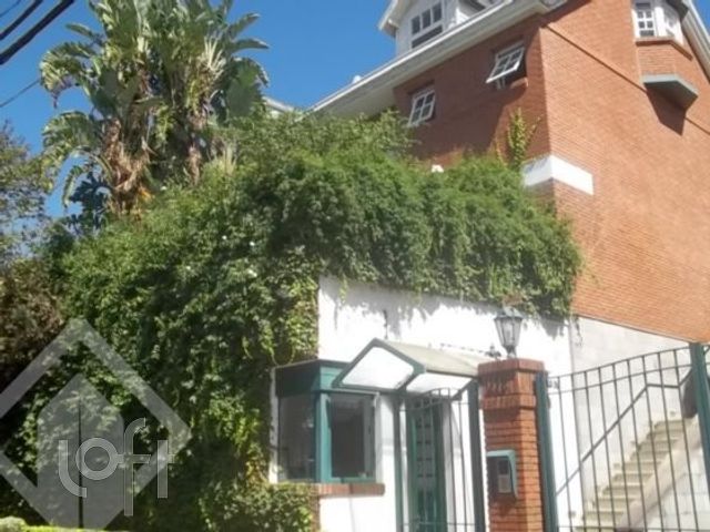 Casa em Condomínio com 222m², 3 dormitórios, 1 suíte, 3 vagas, Três Figueiras em Porto Alegre