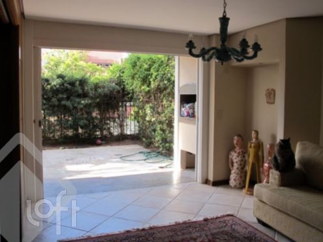 Casa em Condomínio com 222m², 3 dormitórios, 1 suíte, 3 vagas, Três Figueiras em Porto Alegre