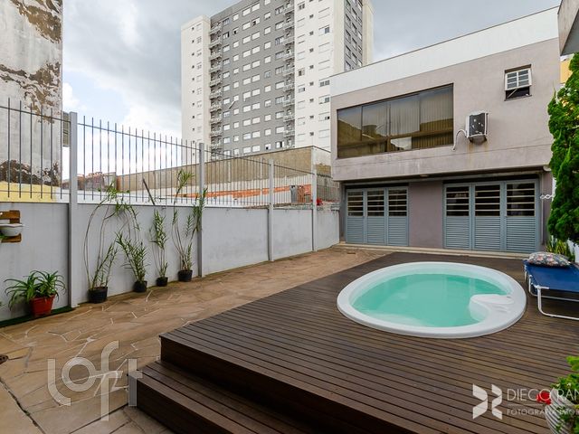 Casa com 250m², 4 dormitórios, 1 suíte, 2 vagas, Higienópolis em Porto Alegre