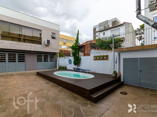 Casa com 250m², 4 dormitórios, 1 suíte, 2 vagas, Higienópolis em Porto Alegre