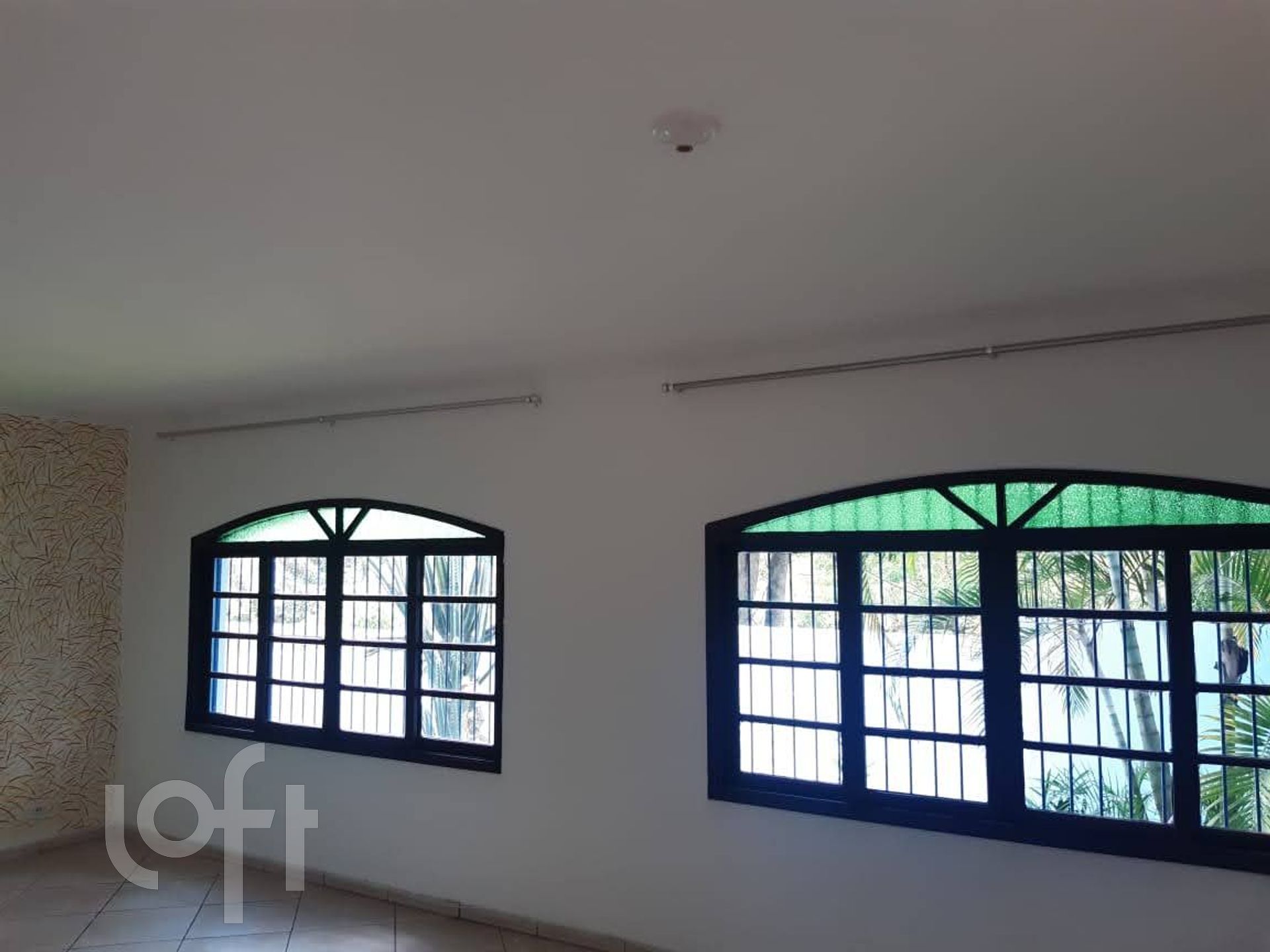 Casa à venda com 4 quartos, 246m² - Foto 1