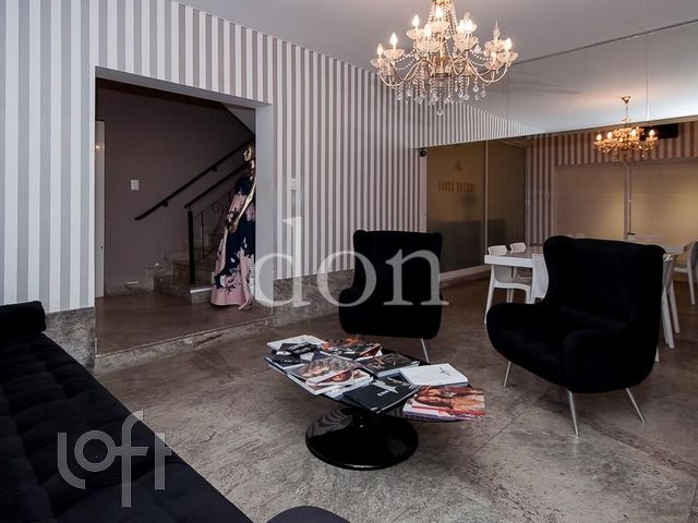 Casa com 540m², 3 vagas, Petrópolis em Porto Alegre