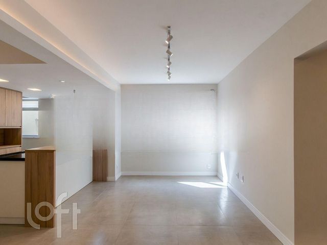 Apartamento com 67m², 2 dormitórios, 1 suíte, 1 vaga, Petrópolis em Porto Alegre