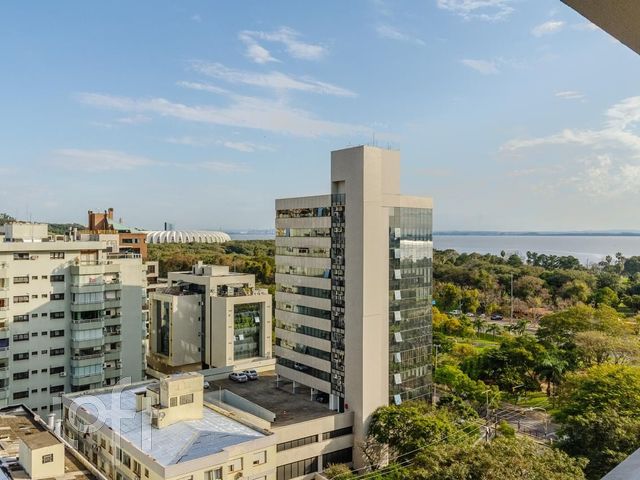 Apartamento com 64m², 2 dormitórios, 1 suíte, 1 vaga, Menino Deus em Porto Alegre