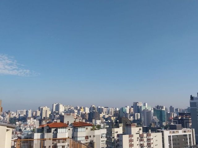 Apartamento com 98m², 3 dormitórios, 1 suíte, 2 vagas, Rio Branco em Porto Alegre