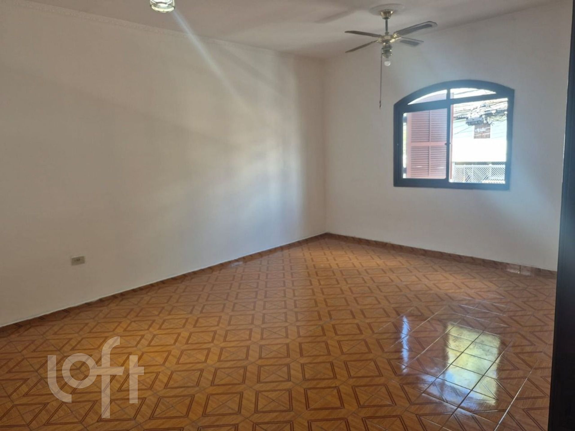 Casa à venda com 3 quartos, 120m² - Foto 1