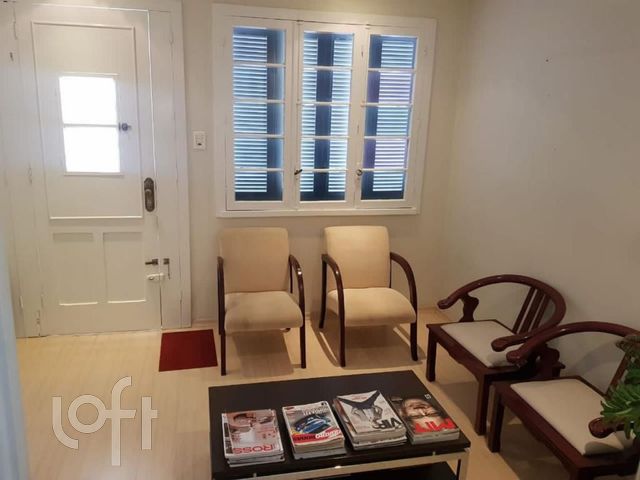 Casa com 200m², 3 dormitórios, 5 vagas, Menino Deus em Porto Alegre