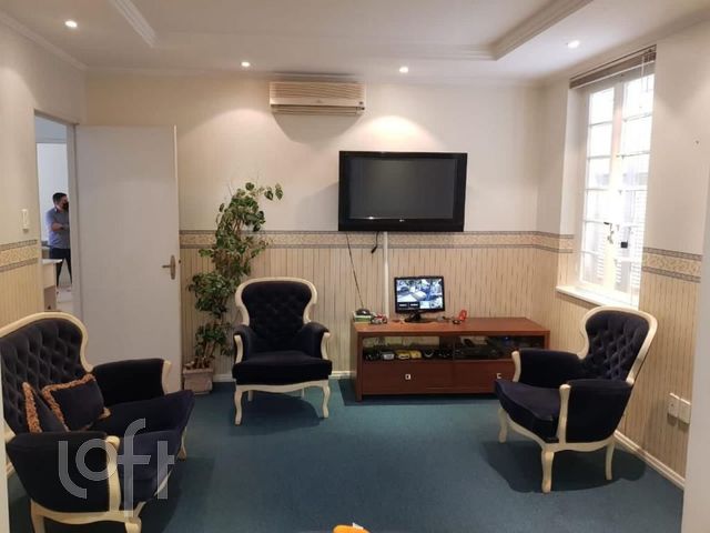 Casa com 200m², 3 dormitórios, 5 vagas, Menino Deus em Porto Alegre