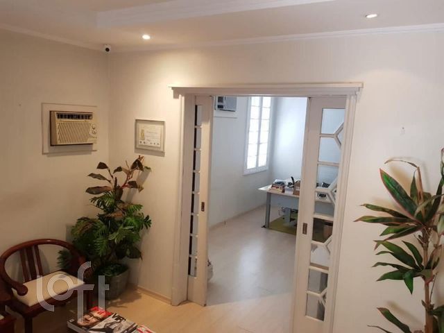 Casa com 200m², 3 dormitórios, 5 vagas, Menino Deus em Porto Alegre