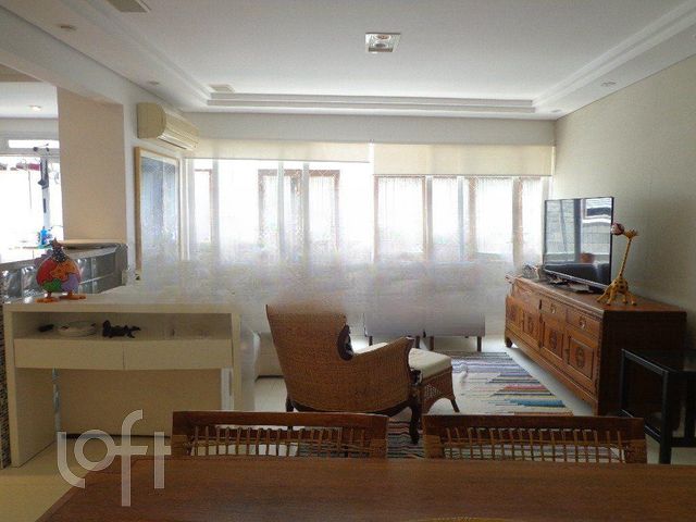 Apartamento com 98m², 3 dormitórios, 1 suíte, 1 vaga, Auxiliadora em Porto Alegre