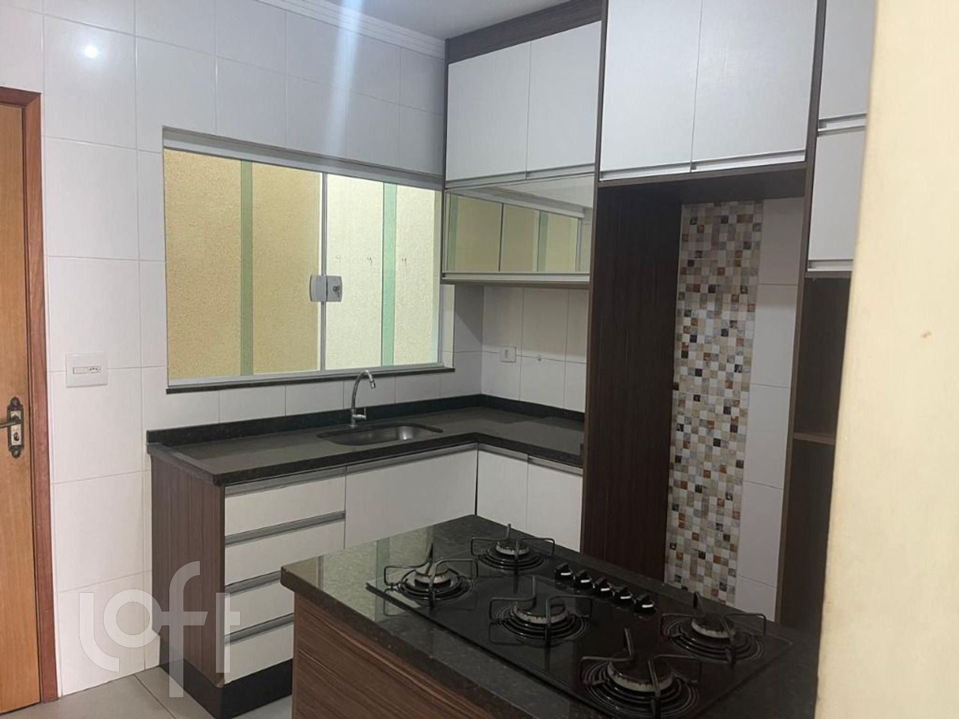 Casa à venda com 2 quartos, 70m² - Foto 1